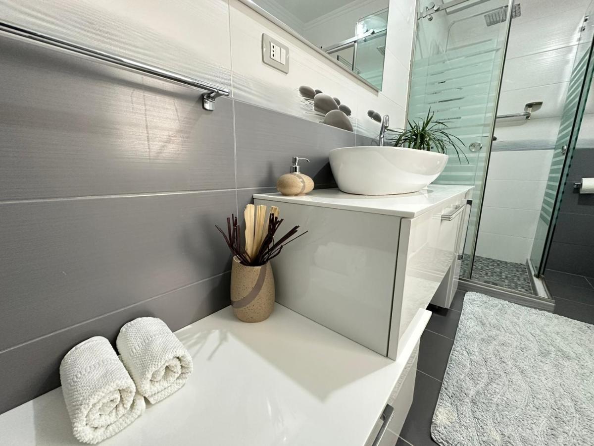 Home Aquamarine & Residence Vlorë 외부 사진